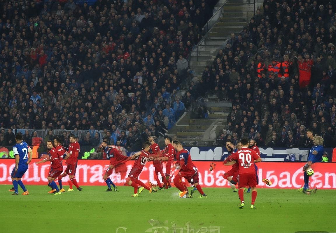 巴黎拜仁巅峰对决：赛事回顾与热议解析